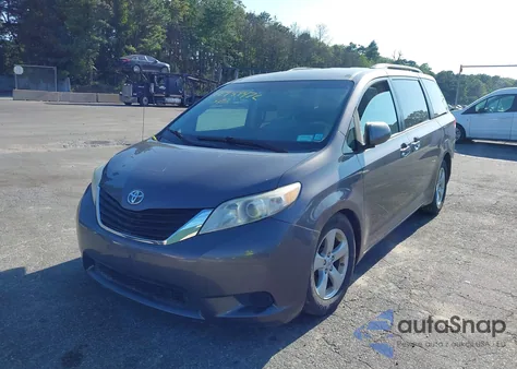 2011 Toyota Sienna Le V6 из США, поврежденный, VIN 5TDKK3DC0BS055136
